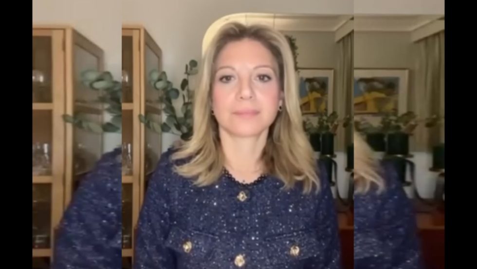 Καρυστιανού κατά Κοβέσι: «Γιατί υιοθέτησε δύο μέτρα και δύο σταθμά;»